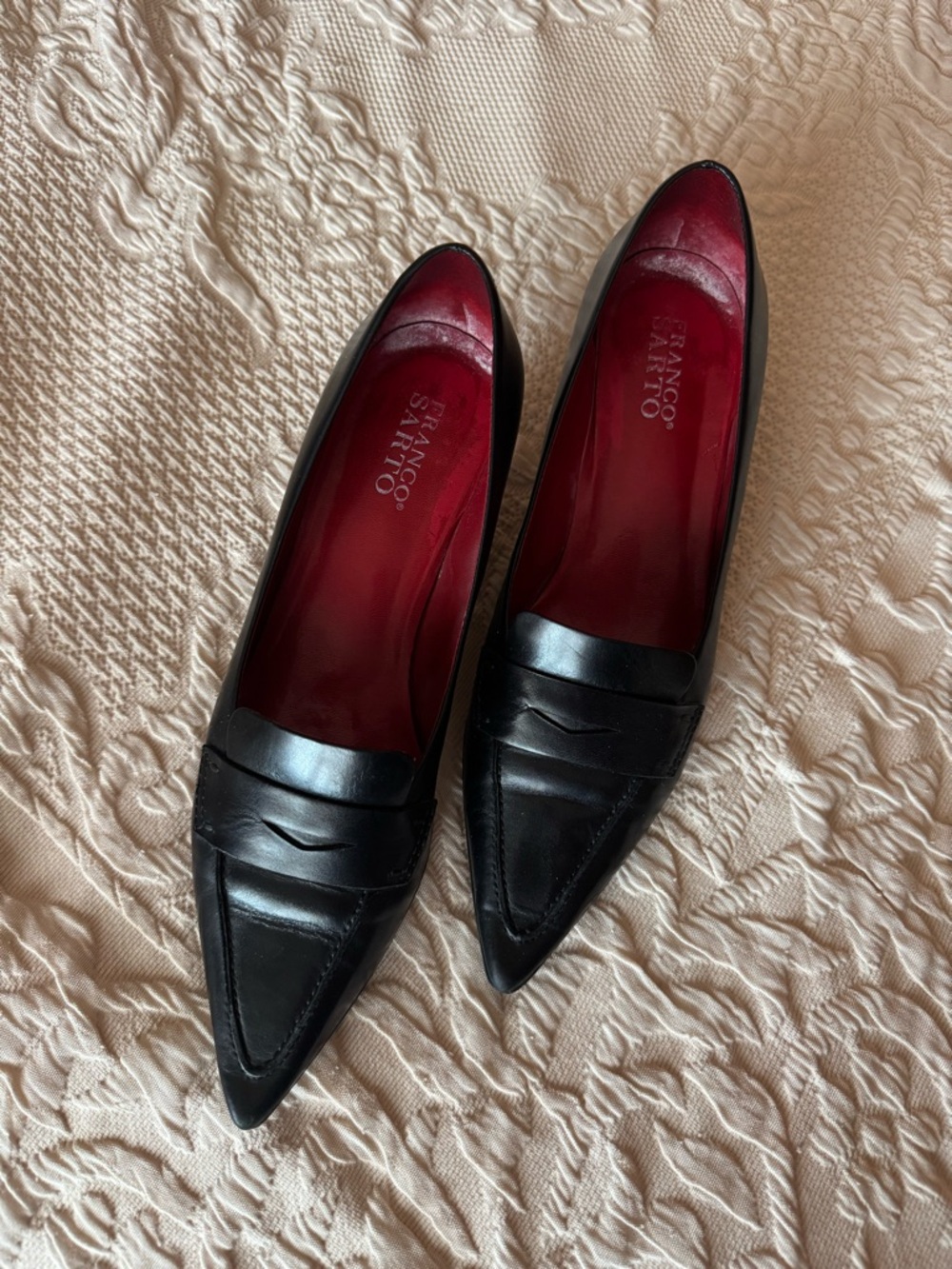 Franco Sarto Black Pointed pumps with Red Insole